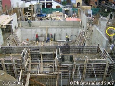 upic126084