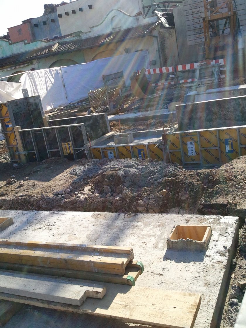 upic390881