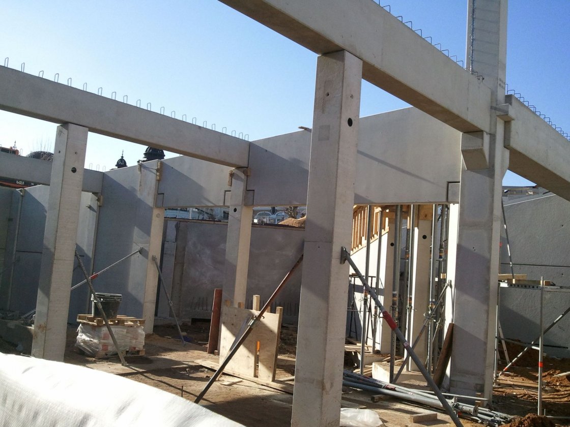 upic390895