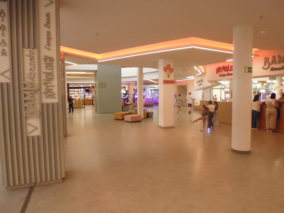 upic574045